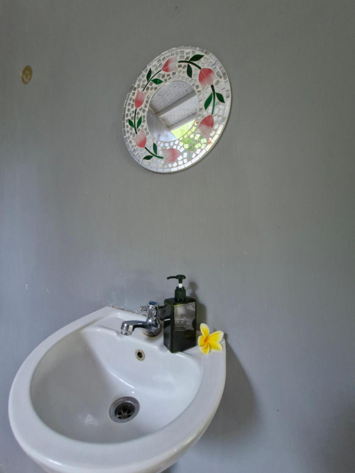 The Layar Homestay Batununggul Kültér fotó